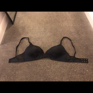 Black wireless bra